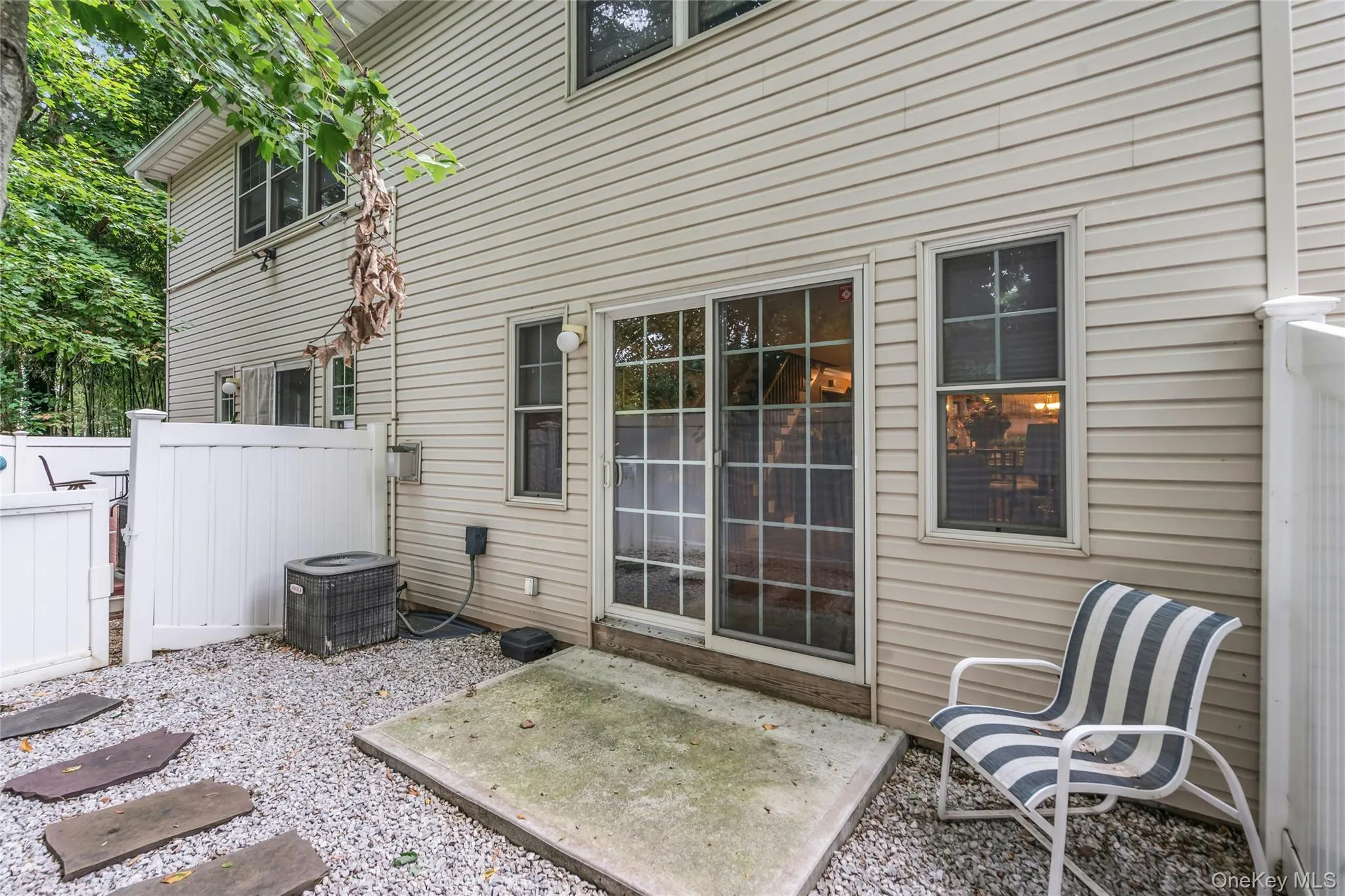 176 Merrick Road, Babylon, NY, 2 Bedrooms Bedrooms, 5 Rooms Rooms,1 BathroomBathrooms,Residential,For Rent,Merrick,0,1052621 176 Merrick Road, Babylon, NY, 2 Bedrooms Bedrooms, 5 Rooms Rooms,1 BathroomBathrooms,Residential,For Rent,Merrick,0,1052621
