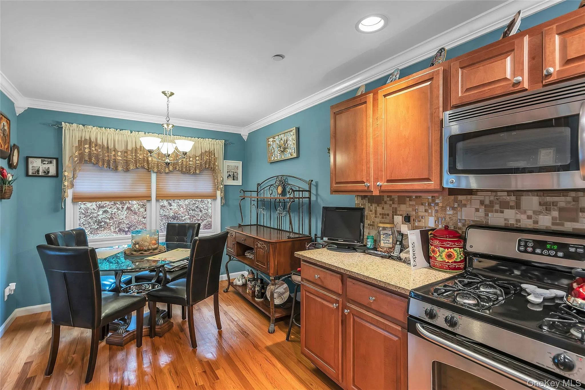 176 Merrick Road, Babylon, NY, 2 Bedrooms Bedrooms, 5 Rooms Rooms,1 BathroomBathrooms,Residential,For Rent,Merrick,0,1052621 176 Merrick Road, Babylon, NY, 2 Bedrooms Bedrooms, 5 Rooms Rooms,1 BathroomBathrooms,Residential,For Rent,Merrick,0,1052621