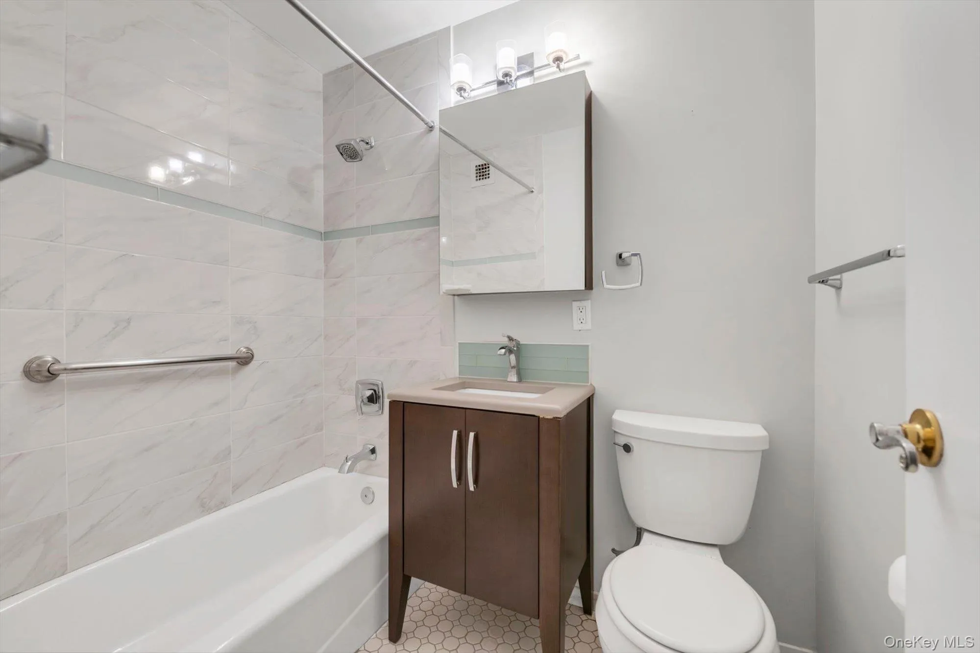 61-20 Grand Central Parkway, New York, NY, 1 Bedroom Bedrooms, 4 Rooms Rooms,1 BathroomBathrooms,Residential,For Rent,Grand Central,0,1052628 61-20 Grand Central Parkway, New York, NY, 1 Bedroom Bedrooms, 4 Rooms Rooms,1 BathroomBathrooms,Residential,For Rent,Grand Central,0,1052628