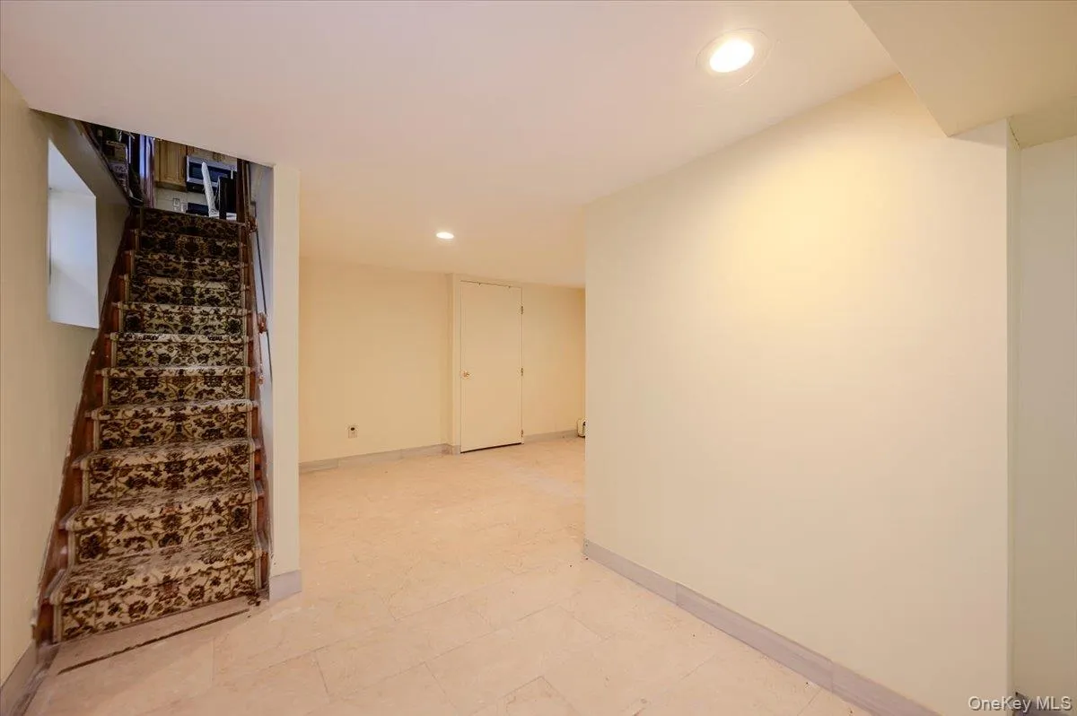 950 Edison Avenue, New York, NY, 3 Bedrooms Bedrooms, 6 Rooms Rooms,3 BathroomsBathrooms,Residential,For Rent,Edison,0,1052633 950 Edison Avenue, New York, NY, 3 Bedrooms Bedrooms, 6 Rooms Rooms,3 BathroomsBathrooms,Residential,For Rent,Edison,0,1052633
