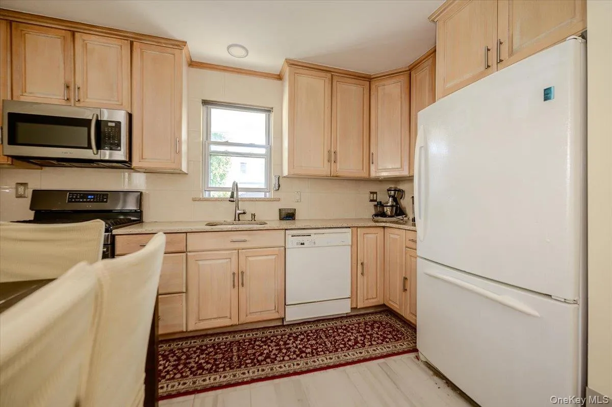 950 Edison Avenue, New York, NY, 3 Bedrooms Bedrooms, 6 Rooms Rooms,3 BathroomsBathrooms,Residential,For Rent,Edison,0,1052633 950 Edison Avenue, New York, NY, 3 Bedrooms Bedrooms, 6 Rooms Rooms,3 BathroomsBathrooms,Residential,For Rent,Edison,0,1052633