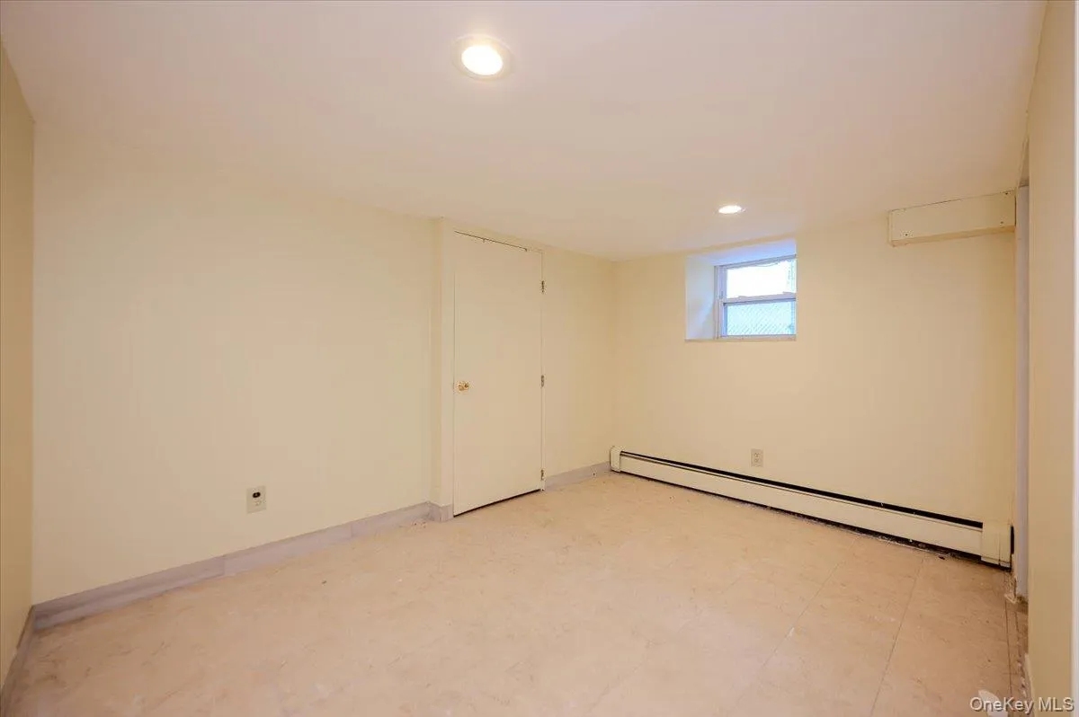 950 Edison Avenue, New York, NY, 3 Bedrooms Bedrooms, 6 Rooms Rooms,3 BathroomsBathrooms,Residential,For Rent,Edison,0,1052633 950 Edison Avenue, New York, NY, 3 Bedrooms Bedrooms, 6 Rooms Rooms,3 BathroomsBathrooms,Residential,For Rent,Edison,0,1052633