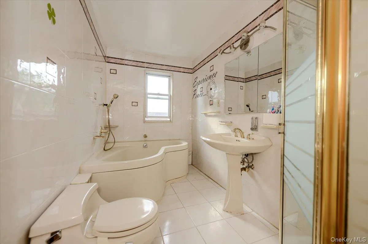 950 Edison Avenue, New York, NY, 3 Bedrooms Bedrooms, 6 Rooms Rooms,3 BathroomsBathrooms,Residential,For Rent,Edison,0,1052633 950 Edison Avenue, New York, NY, 3 Bedrooms Bedrooms, 6 Rooms Rooms,3 BathroomsBathrooms,Residential,For Rent,Edison,0,1052633