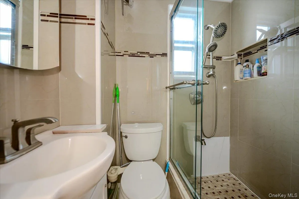 950 Edison Avenue, New York, NY, 3 Bedrooms Bedrooms, 6 Rooms Rooms,3 BathroomsBathrooms,Residential,For Rent,Edison,0,1052633 950 Edison Avenue, New York, NY, 3 Bedrooms Bedrooms, 6 Rooms Rooms,3 BathroomsBathrooms,Residential,For Rent,Edison,0,1052633