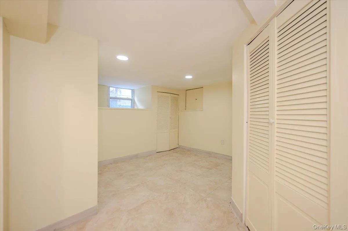 950 Edison Avenue, New York, NY, 3 Bedrooms Bedrooms, 6 Rooms Rooms,3 BathroomsBathrooms,Residential,For Rent,Edison,0,1052633 950 Edison Avenue, New York, NY, 3 Bedrooms Bedrooms, 6 Rooms Rooms,3 BathroomsBathrooms,Residential,For Rent,Edison,0,1052633