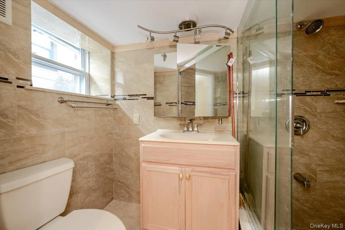 950 Edison Avenue, New York, NY, 3 Bedrooms Bedrooms, 6 Rooms Rooms,3 BathroomsBathrooms,Residential,For Rent,Edison,0,1052633 950 Edison Avenue, New York, NY, 3 Bedrooms Bedrooms, 6 Rooms Rooms,3 BathroomsBathrooms,Residential,For Rent,Edison,0,1052633