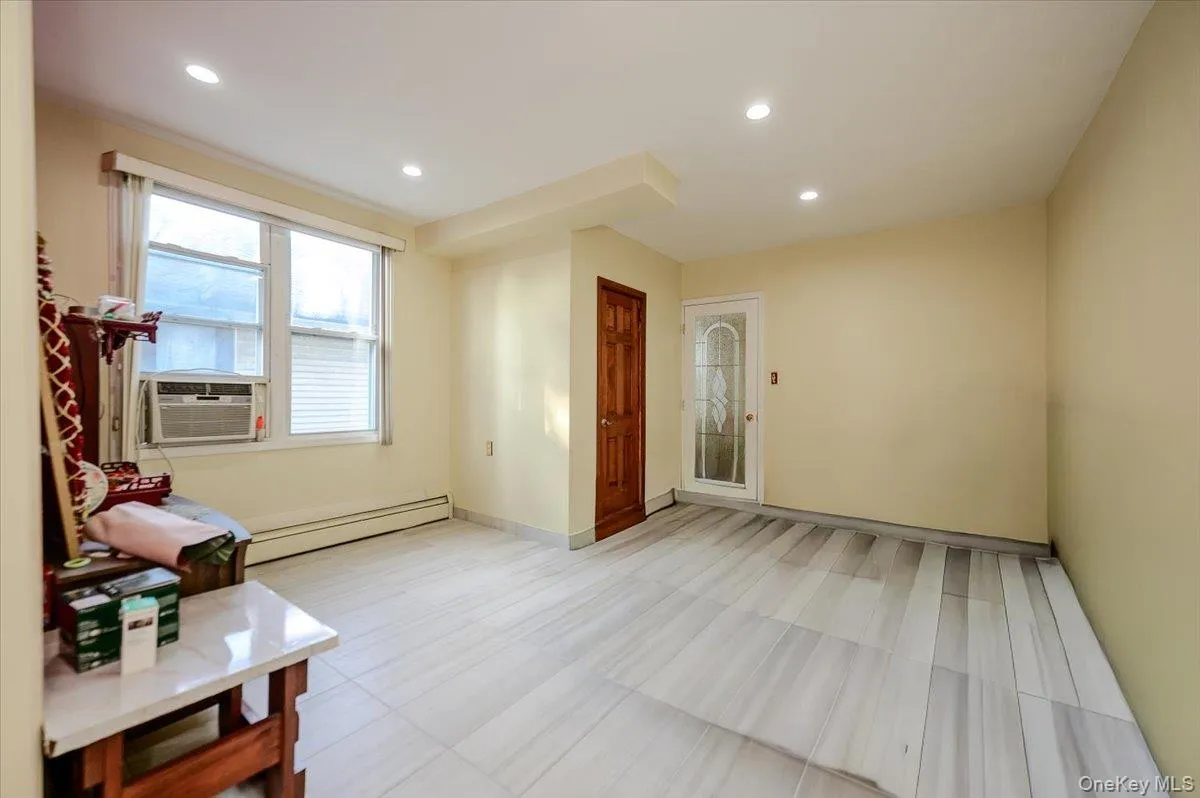 950 Edison Avenue, New York, NY, 3 Bedrooms Bedrooms, 6 Rooms Rooms,3 BathroomsBathrooms,Residential,For Rent,Edison,0,1052633 950 Edison Avenue, New York, NY, 3 Bedrooms Bedrooms, 6 Rooms Rooms,3 BathroomsBathrooms,Residential,For Rent,Edison,0,1052633