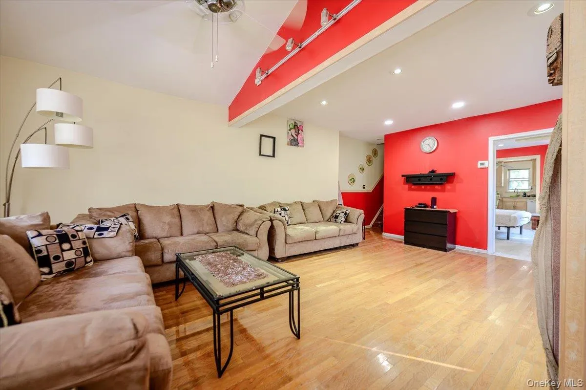 950 Edison Avenue, New York, NY, 3 Bedrooms Bedrooms, 6 Rooms Rooms,3 BathroomsBathrooms,Residential,For Rent,Edison,0,1052633 950 Edison Avenue, New York, NY, 3 Bedrooms Bedrooms, 6 Rooms Rooms,3 BathroomsBathrooms,Residential,For Rent,Edison,0,1052633