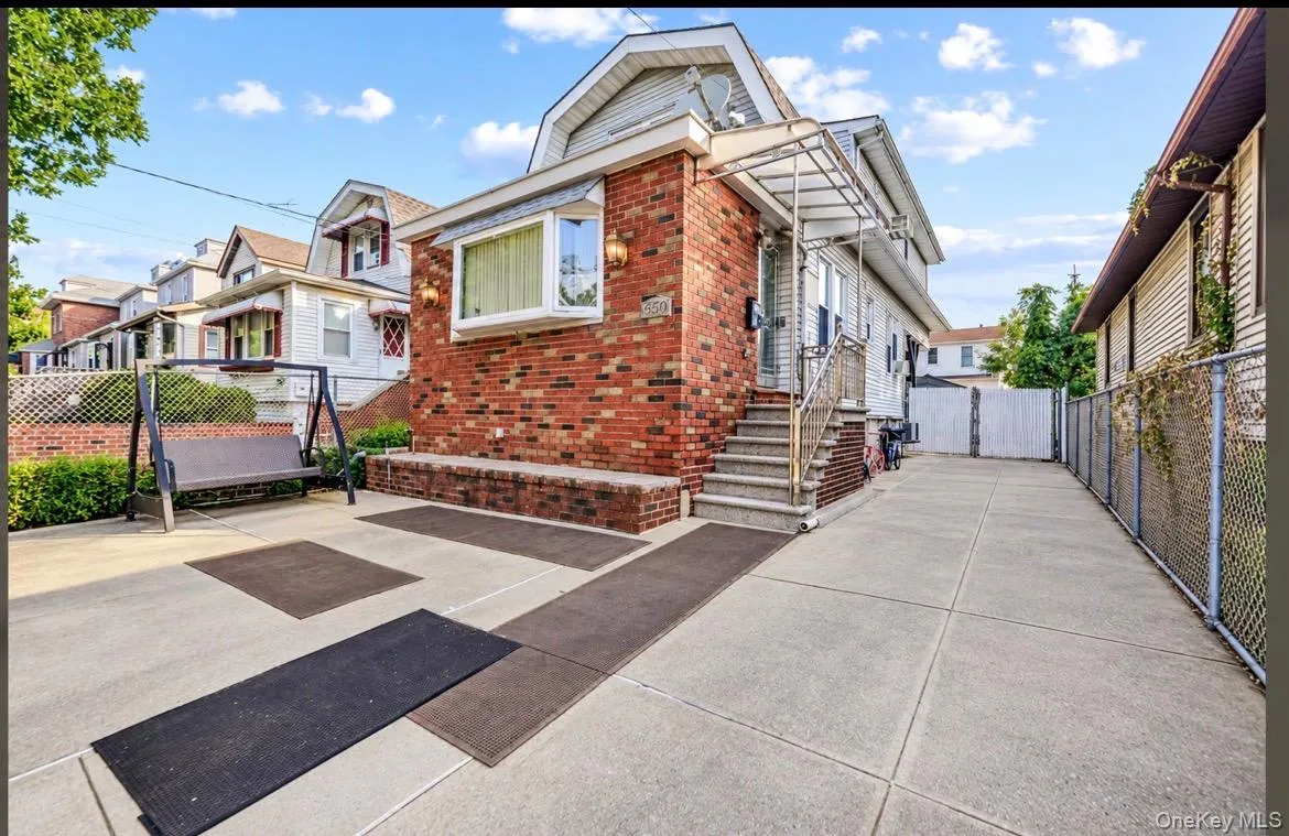 950 Edison Avenue, New York, NY, 3 Bedrooms Bedrooms, 6 Rooms Rooms,3 BathroomsBathrooms,Residential,For Rent,Edison,0,1052633 950 Edison Avenue, New York, NY, 3 Bedrooms Bedrooms, 6 Rooms Rooms,3 BathroomsBathrooms,Residential,For Rent,Edison,0,1052633