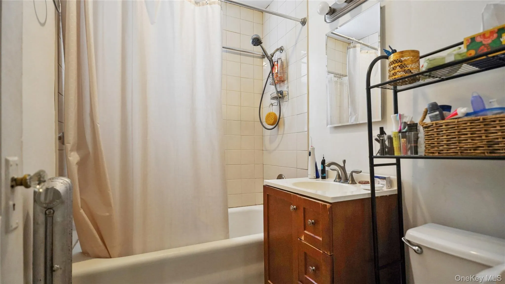 11206 148th Street, New York, NY, 3 Bedrooms Bedrooms, 7 Rooms Rooms,1 BathroomBathrooms,Residential,For Rent,148th,0,1052636 11206 148th Street, New York, NY, 3 Bedrooms Bedrooms, 7 Rooms Rooms,1 BathroomBathrooms,Residential,For Rent,148th,0,1052636