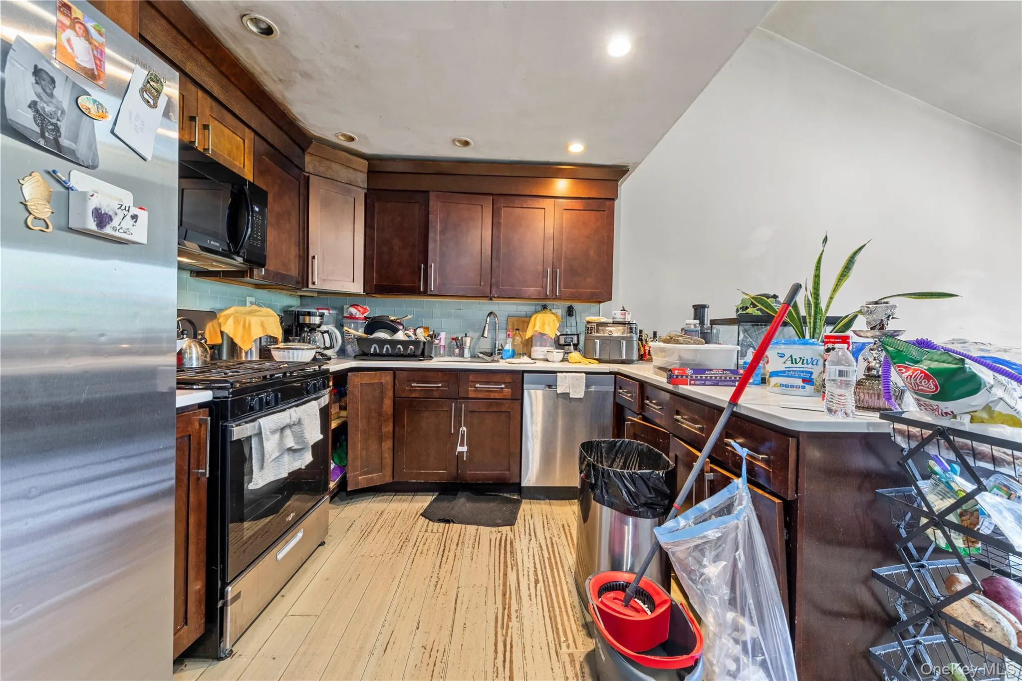 368 Balcom Avenue, New York, NY, 6 Bedrooms Bedrooms, 10 Rooms Rooms,3 BathroomsBathrooms,Residential,For Rent,Balcom,0,1052640 368 Balcom Avenue, New York, NY, 6 Bedrooms Bedrooms, 10 Rooms Rooms,3 BathroomsBathrooms,Residential,For Rent,Balcom,0,1052640