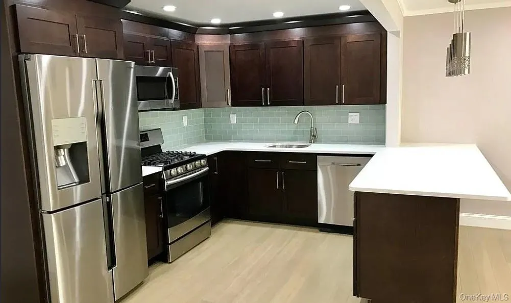 368 Balcom Avenue, New York, NY, 6 Bedrooms Bedrooms, 10 Rooms Rooms,3 BathroomsBathrooms,Residential,For Rent,Balcom,0,1052640 368 Balcom Avenue, New York, NY, 6 Bedrooms Bedrooms, 10 Rooms Rooms,3 BathroomsBathrooms,Residential,For Rent,Balcom,0,1052640