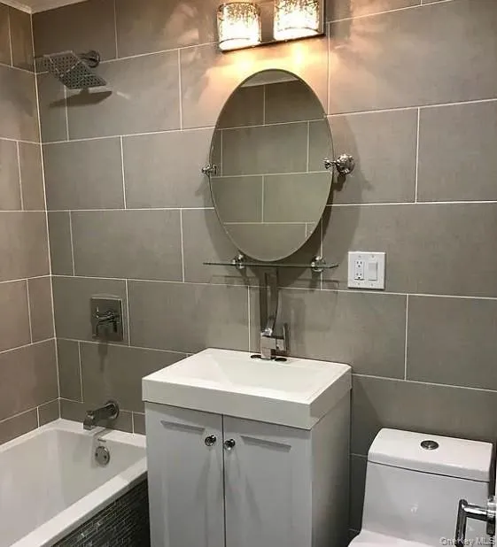 368 Balcom Avenue, New York, NY, 6 Bedrooms Bedrooms, 10 Rooms Rooms,3 BathroomsBathrooms,Residential,For Rent,Balcom,0,1052640 368 Balcom Avenue, New York, NY, 6 Bedrooms Bedrooms, 10 Rooms Rooms,3 BathroomsBathrooms,Residential,For Rent,Balcom,0,1052640