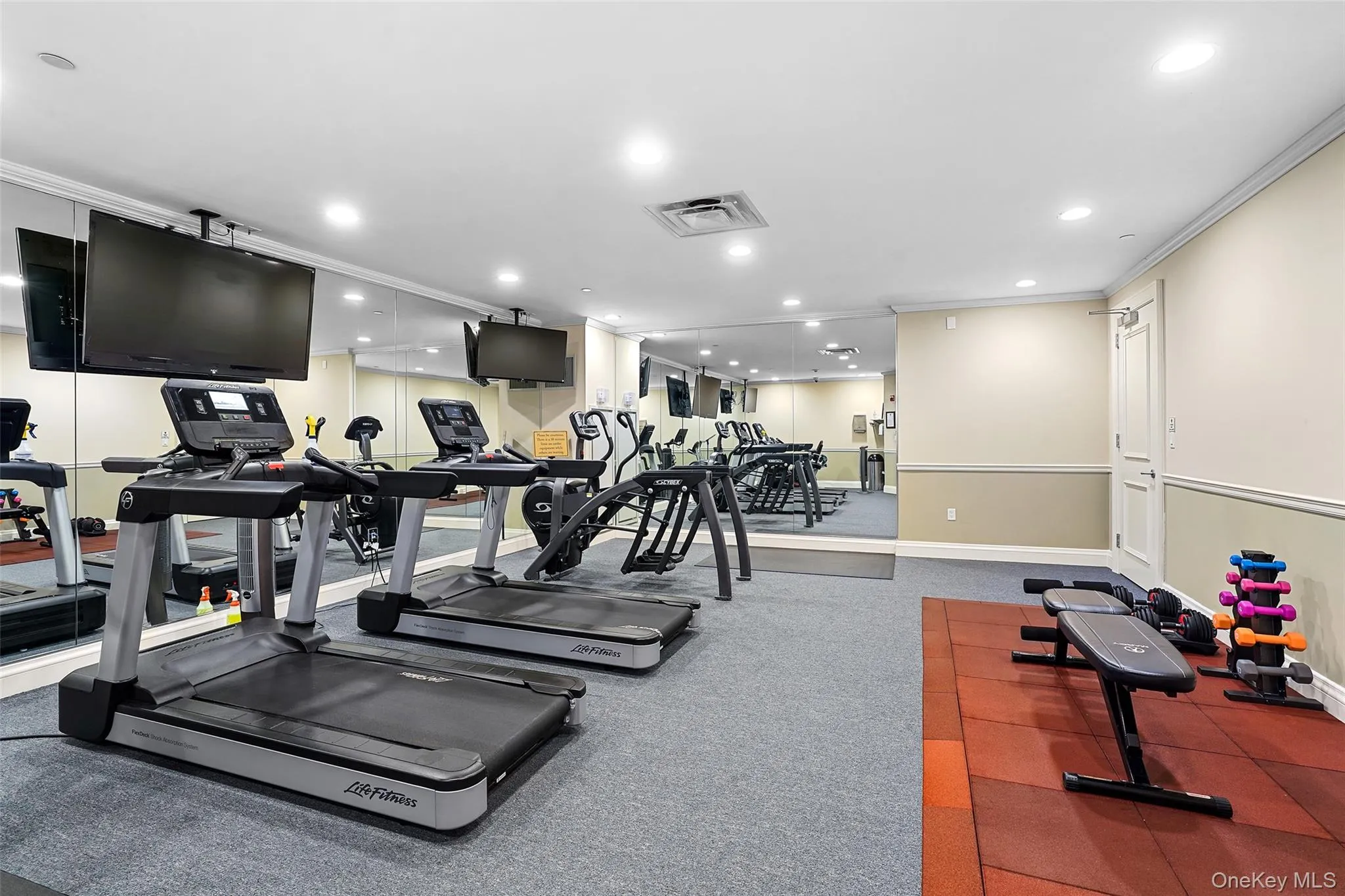 Intimate work out area Intimate work out area