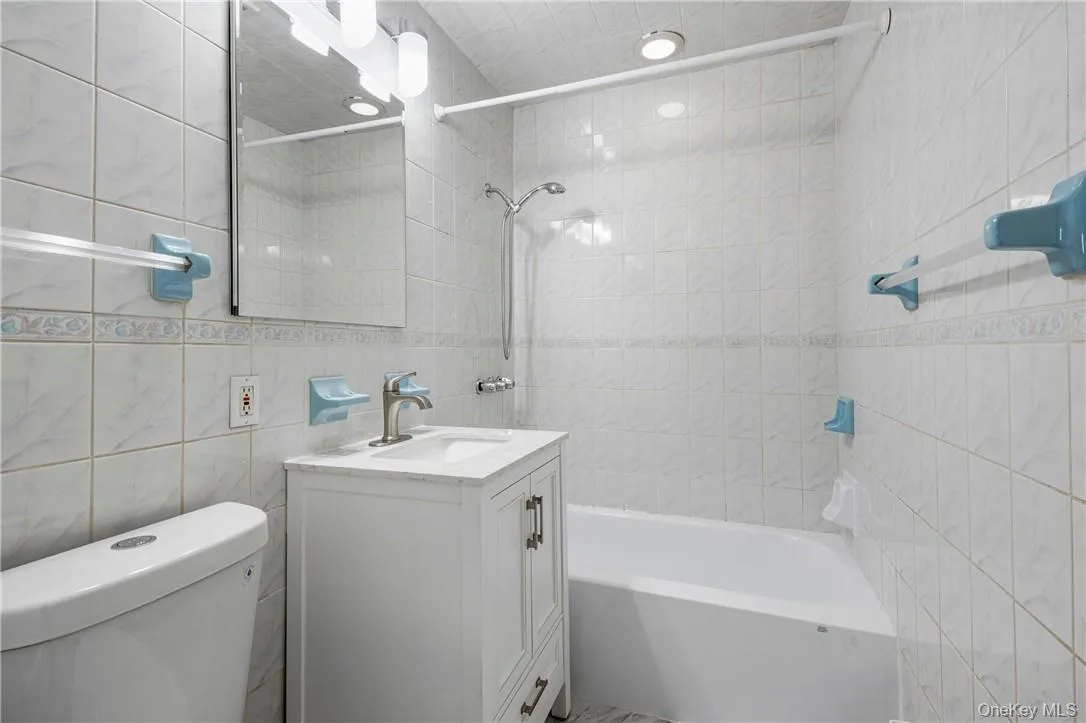 10 Lafayette Street, New Rochelle, NY, 3 Bedrooms Bedrooms, 5 Rooms Rooms,1 BathroomBathrooms,Residential Lease,For Rent,Lafayette,0,1052649 10 Lafayette Street, New Rochelle, NY, 3 Bedrooms Bedrooms, 5 Rooms Rooms,1 BathroomBathrooms,Residential Lease,For Rent,Lafayette,0,1052649