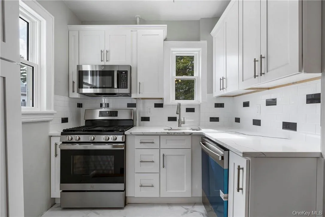 10 Lafayette Street, New Rochelle, NY, 3 Bedrooms Bedrooms, 5 Rooms Rooms,1 BathroomBathrooms,Residential Lease,For Rent,Lafayette,0,1052649 10 Lafayette Street, New Rochelle, NY, 3 Bedrooms Bedrooms, 5 Rooms Rooms,1 BathroomBathrooms,Residential Lease,For Rent,Lafayette,0,1052649