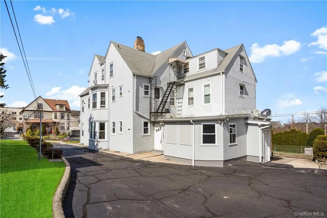 10 Lafayette Street, New Rochelle, NY, 3 Bedrooms Bedrooms, 5 Rooms Rooms,1 BathroomBathrooms,Residential Lease,For Rent,Lafayette,0,1052649 10 Lafayette Street, New Rochelle, NY, 3 Bedrooms Bedrooms, 5 Rooms Rooms,1 BathroomBathrooms,Residential Lease,For Rent,Lafayette,0,1052649