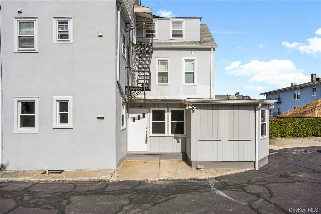 10 Lafayette Street, New Rochelle, NY, 3 Bedrooms Bedrooms, 5 Rooms Rooms,1 BathroomBathrooms,Residential Lease,For Rent,Lafayette,0,1052649 10 Lafayette Street, New Rochelle, NY, 3 Bedrooms Bedrooms, 5 Rooms Rooms,1 BathroomBathrooms,Residential Lease,For Rent,Lafayette,0,1052649