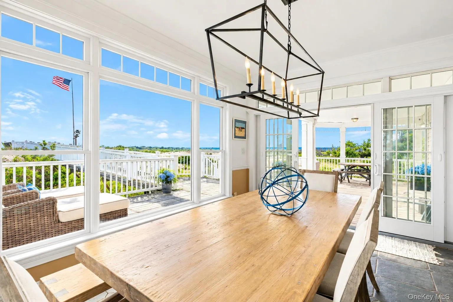 Dining Oceanside - indoor or outside? Dining Oceanside - indoor or outside?