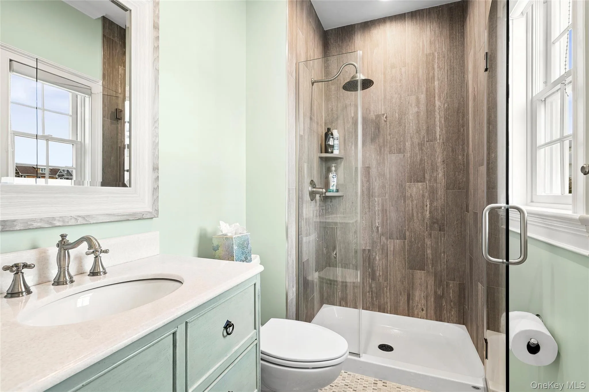 Well appointed and beautifully done baths Well appointed and beautifully done baths