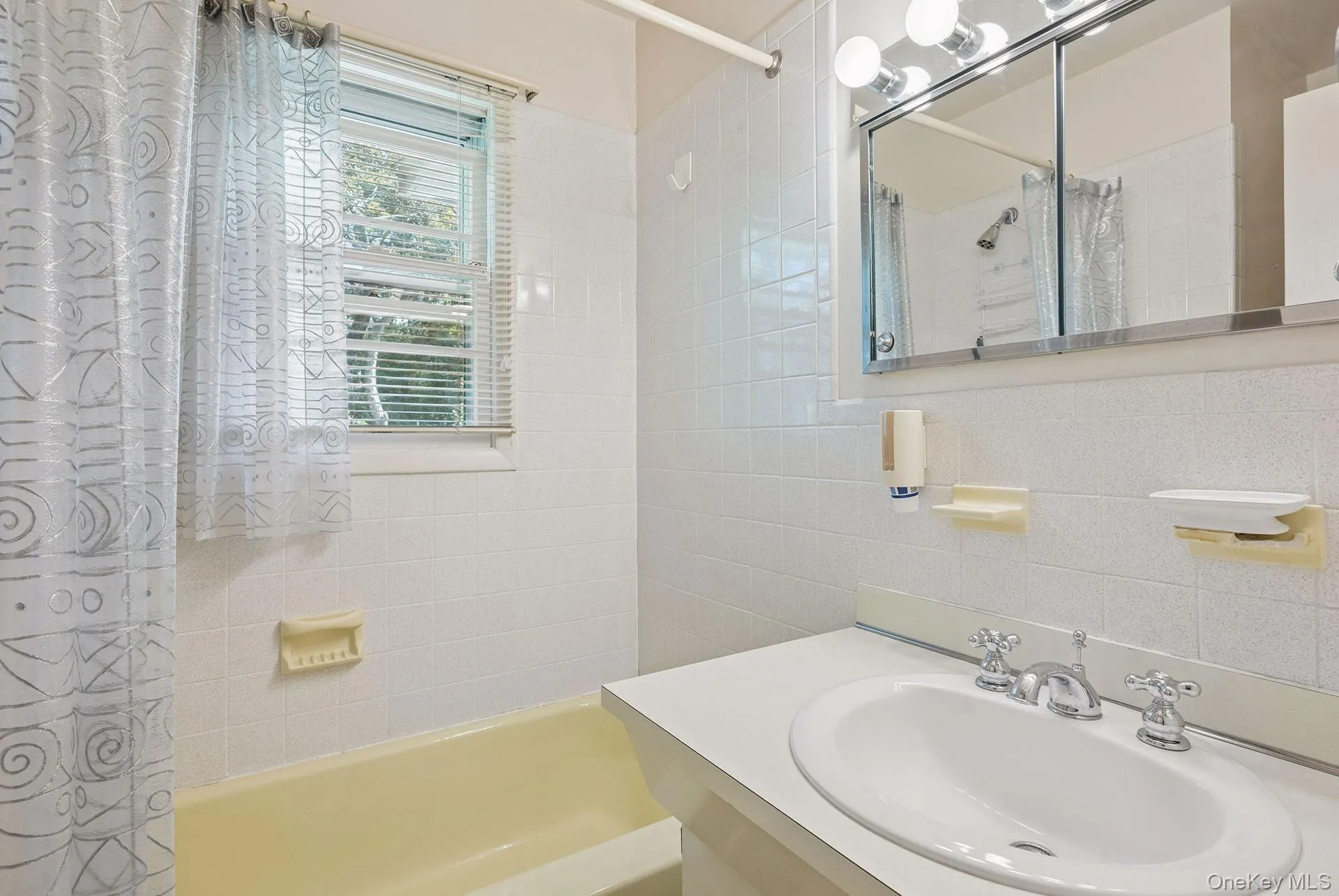 6 Surf Drive, East Hampton, New York 11930