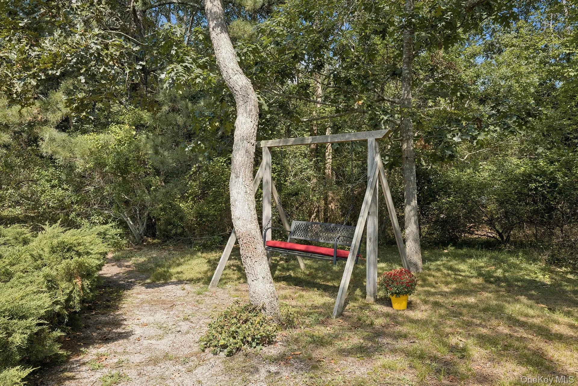 6 Surf Drive, East Hampton, New York 11930