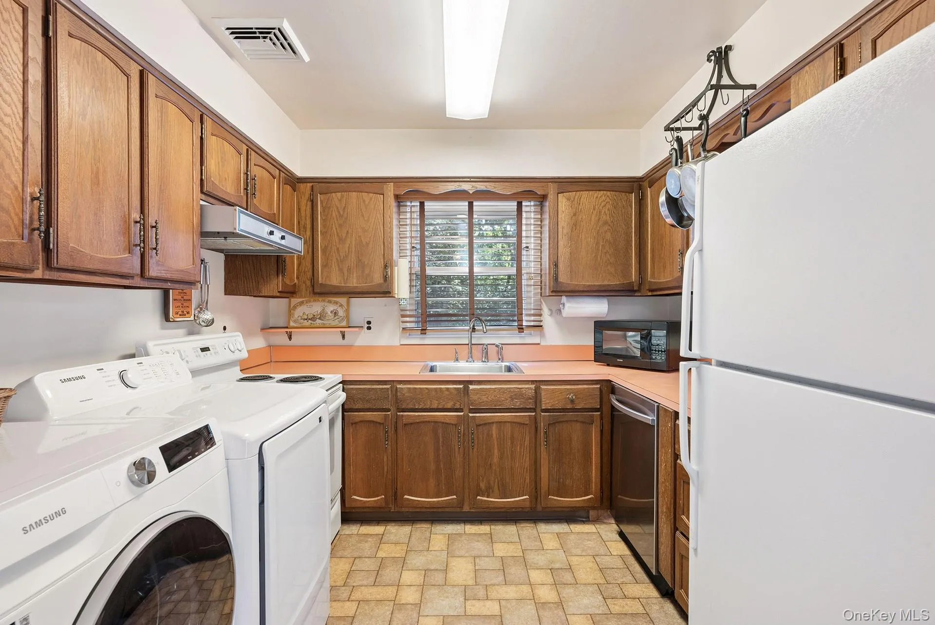 6 Surf Drive, East Hampton, New York 11930