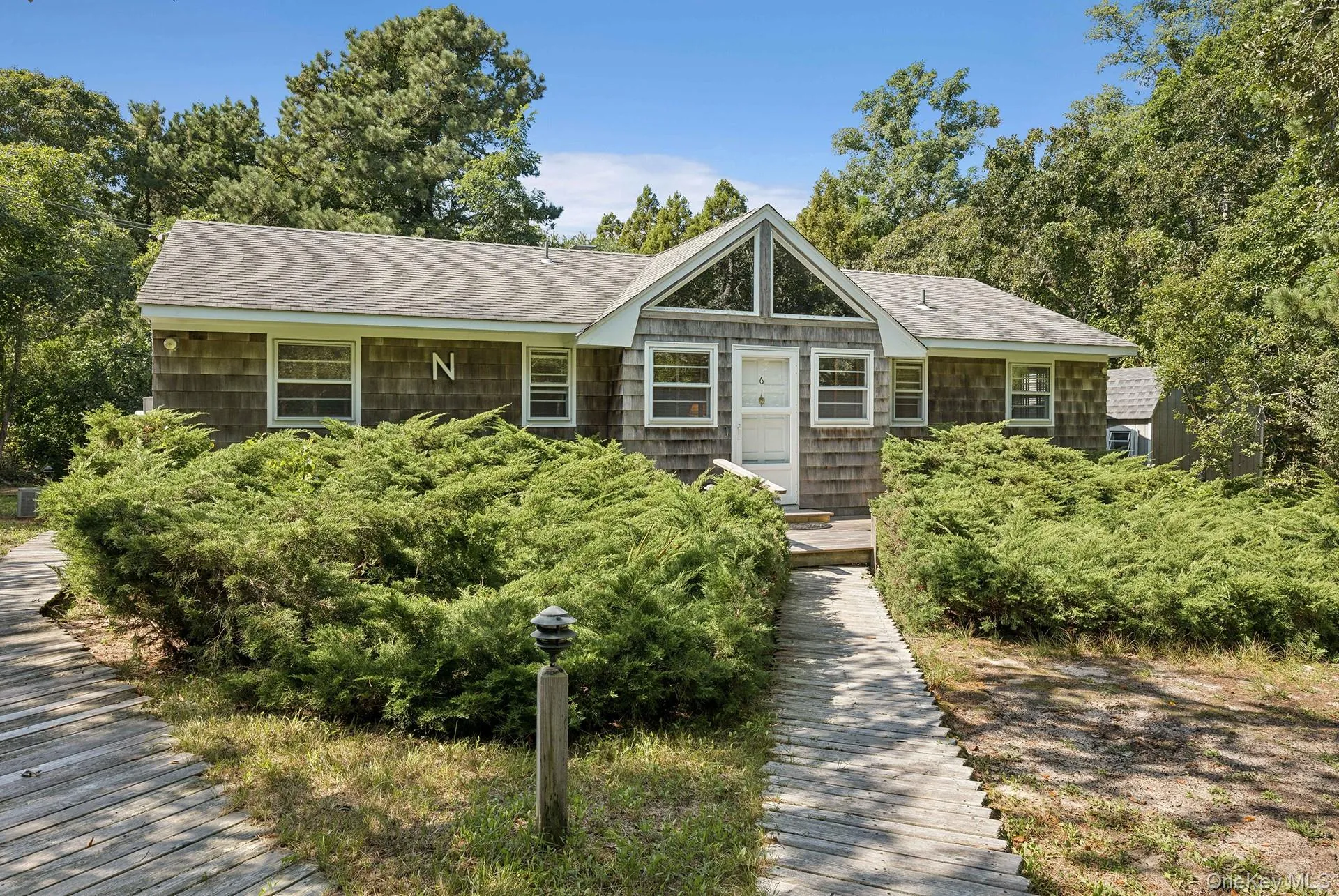6 Surf Drive, East Hampton, New York 11930
