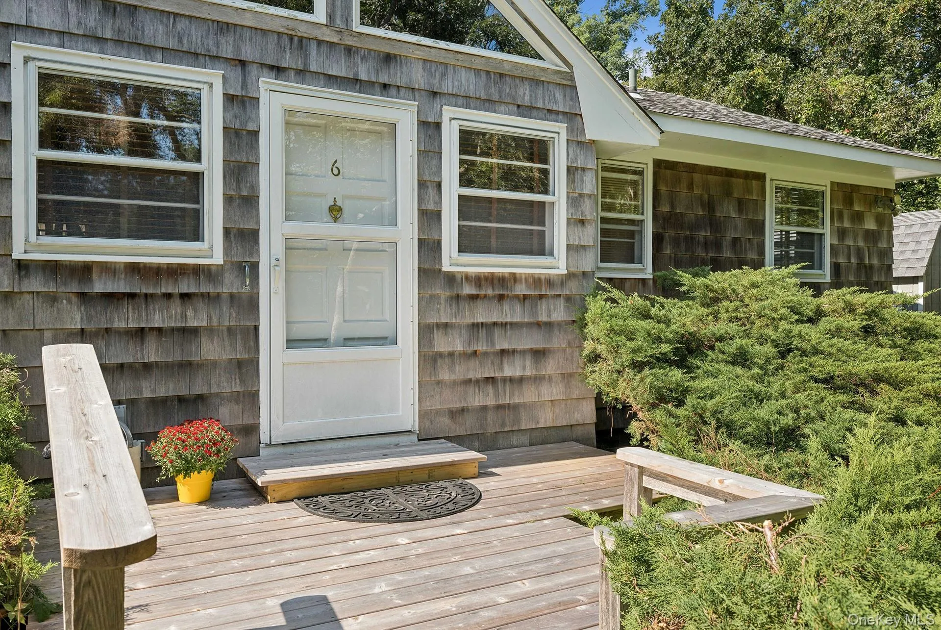 6 Surf Drive, East Hampton, New York 11930