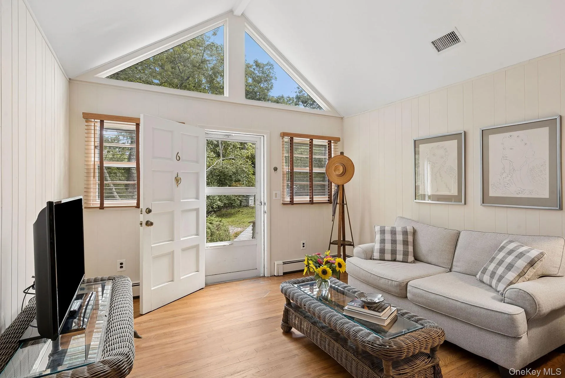 6 Surf Drive, East Hampton, New York 11930