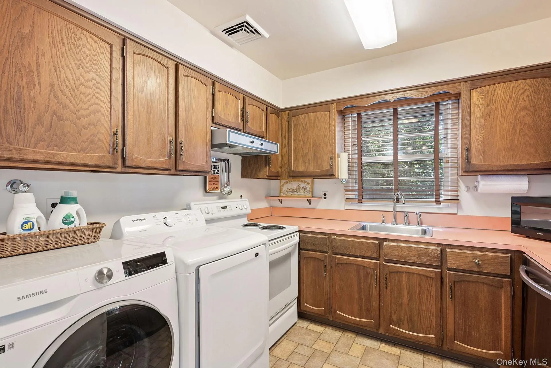 6 Surf Drive, East Hampton, New York 11930