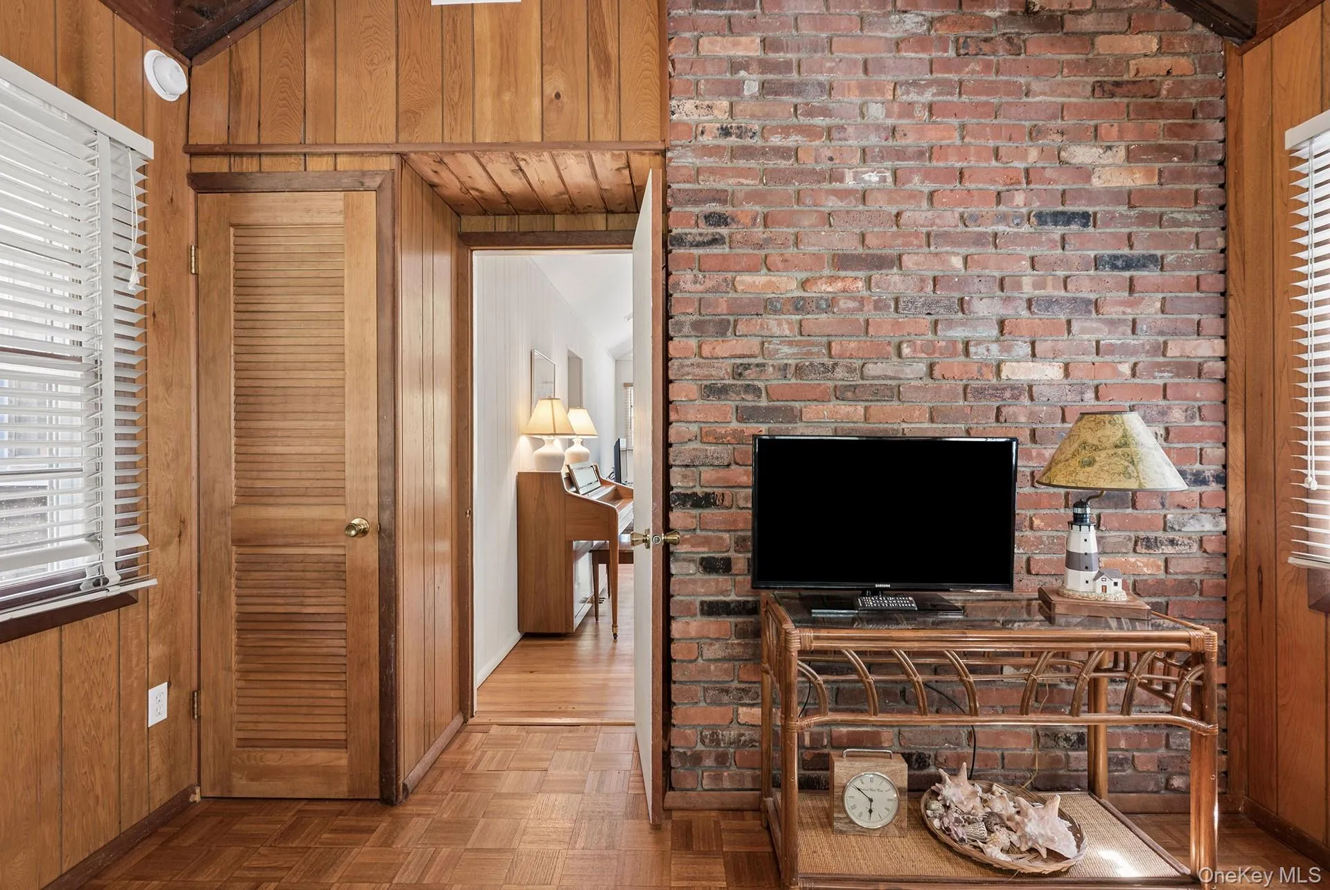 6 Surf Drive, East Hampton, New York 11930