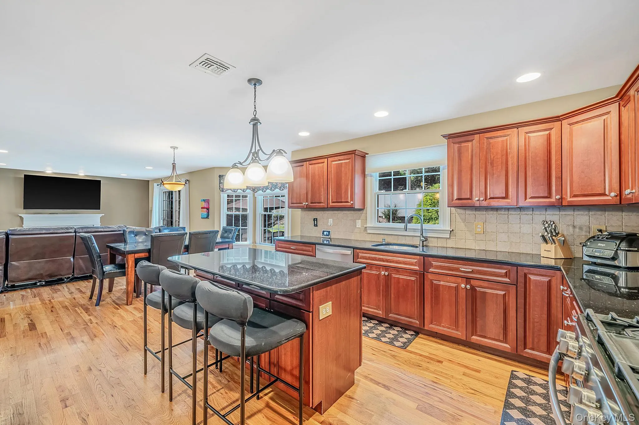 Natural Gas Cooking, Kitchen with Center Island Natural Gas Cooking, Kitchen with Center Island