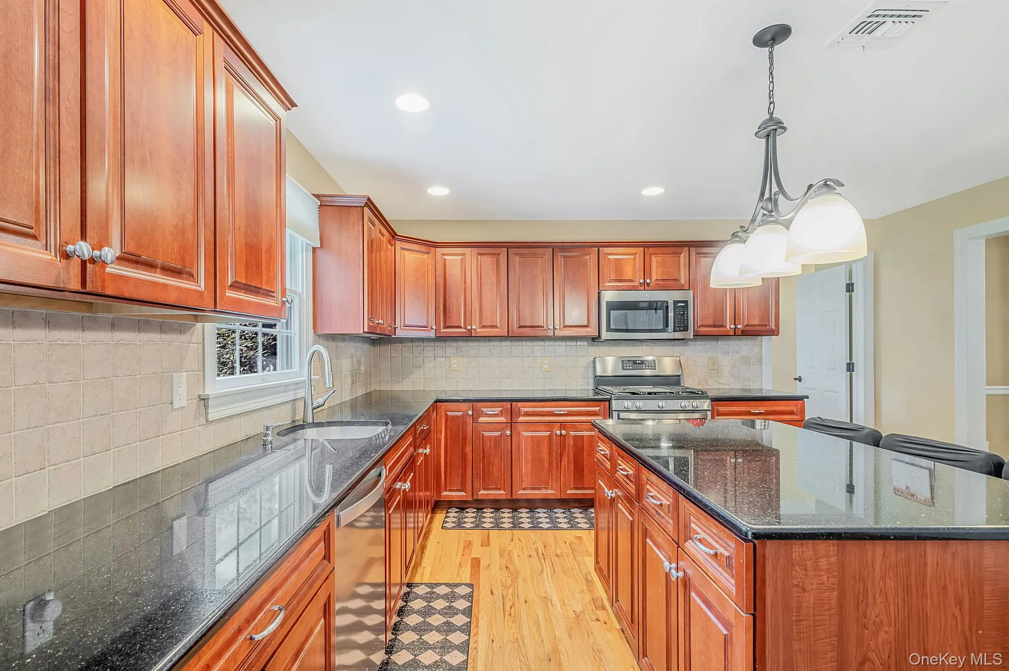 Natural Gas Cooking, Kitchen with Center Island Natural Gas Cooking, Kitchen with Center Island