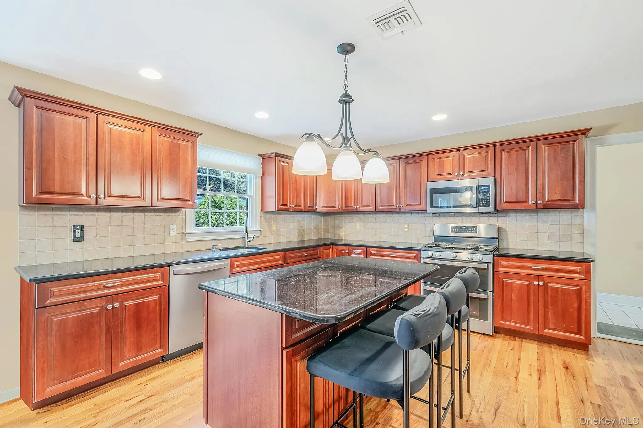 Natural Gas Cooking, Kitchen with Center Island Natural Gas Cooking, Kitchen with Center Island
