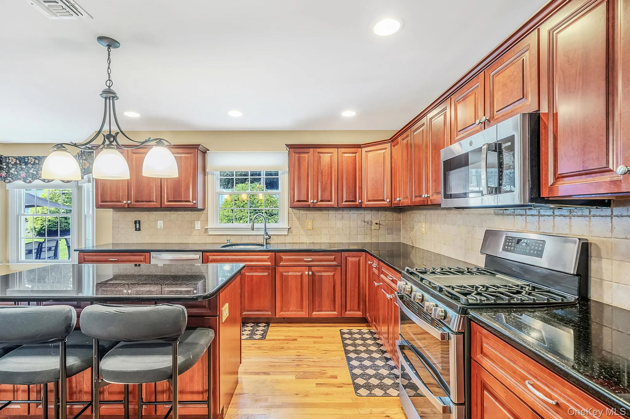 Natural Gas Cooking, Kitchen with Center Island Natural Gas Cooking, Kitchen with Center Island