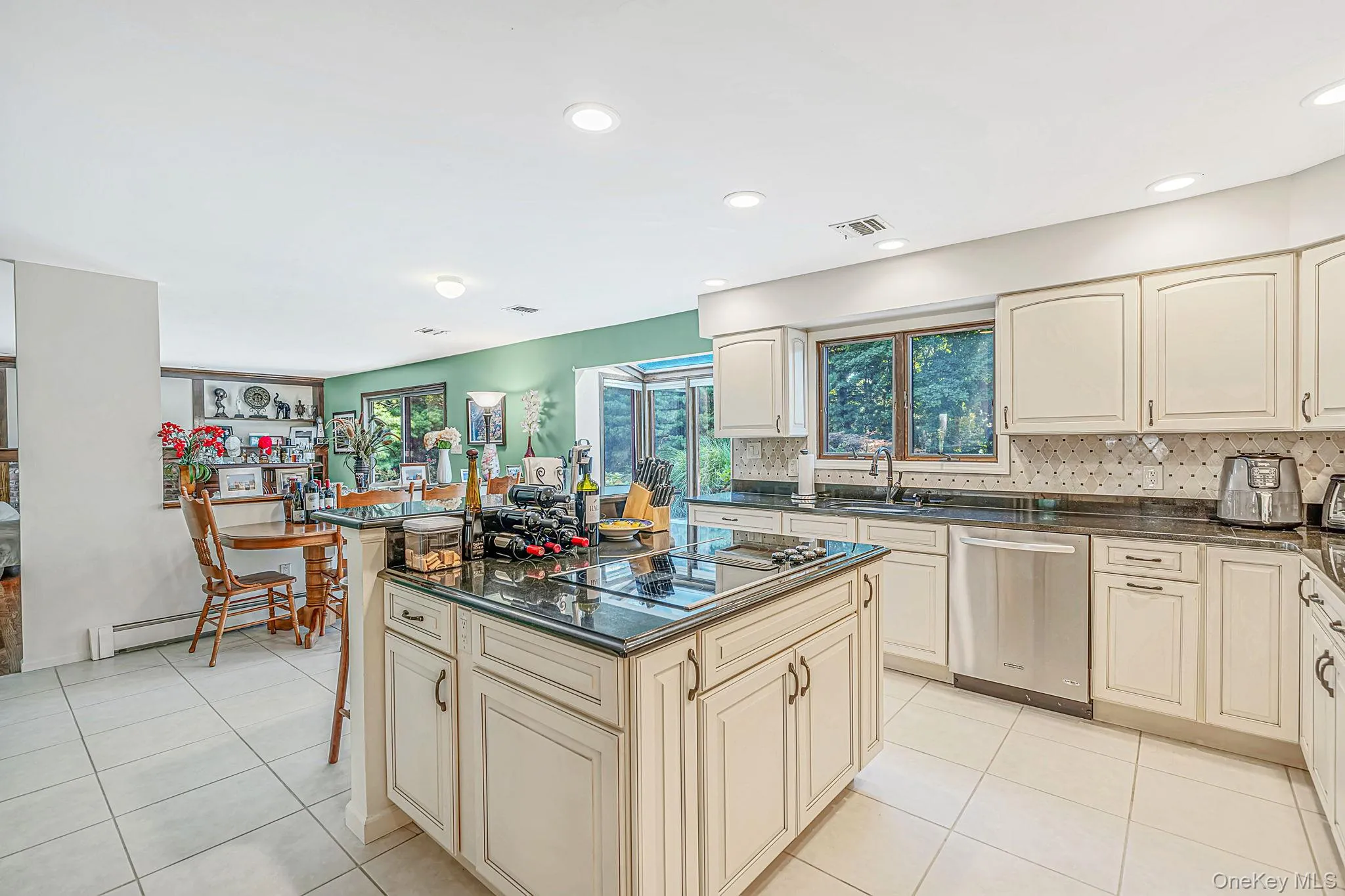 4 Kroft Court, Huntington, NY, 5 Bedrooms Bedrooms, 9 Rooms Rooms,2 BathroomsBathrooms,Residential,For Rent,Kroft,0,1052664 4 Kroft Court, Huntington, NY, 5 Bedrooms Bedrooms, 9 Rooms Rooms,2 BathroomsBathrooms,Residential,For Rent,Kroft,0,1052664