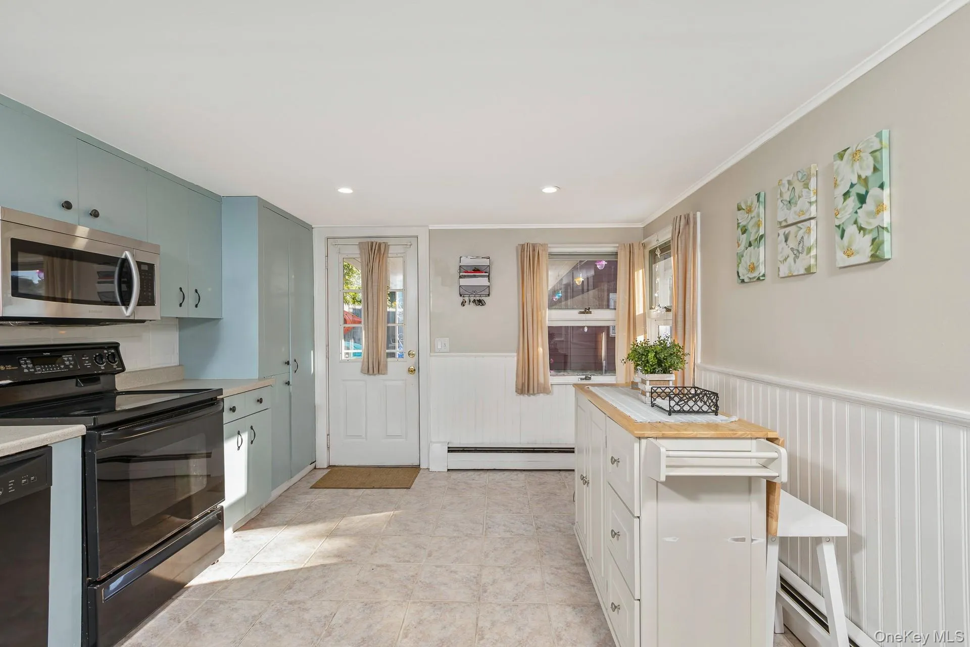 455 Montauk Highway, Southampton, NY, 2 Bedrooms Bedrooms, 7 Rooms Rooms,2 BathroomsBathrooms,Residential,For Rent,Montauk,0,1052668 455 Montauk Highway, Southampton, NY, 2 Bedrooms Bedrooms, 7 Rooms Rooms,2 BathroomsBathrooms,Residential,For Rent,Montauk,0,1052668