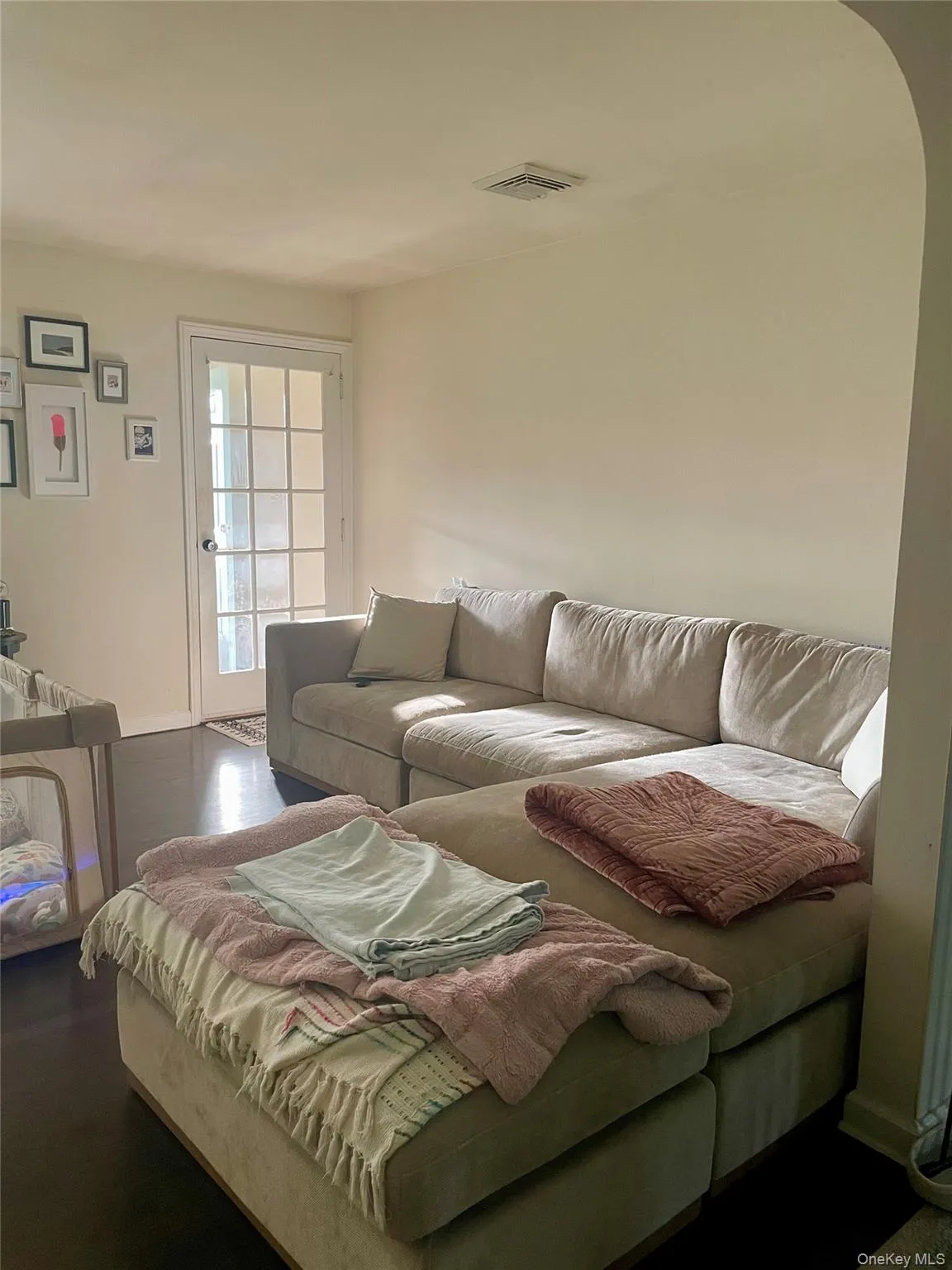 275 4th Avenue, Smithtown, NY, 2 Bedrooms Bedrooms, 5 Rooms Rooms,1 BathroomBathrooms,Residential Lease,For Rent,4th,0,1052684 275 4th Avenue, Smithtown, NY, 2 Bedrooms Bedrooms, 5 Rooms Rooms,1 BathroomBathrooms,Residential Lease,For Rent,4th,0,1052684