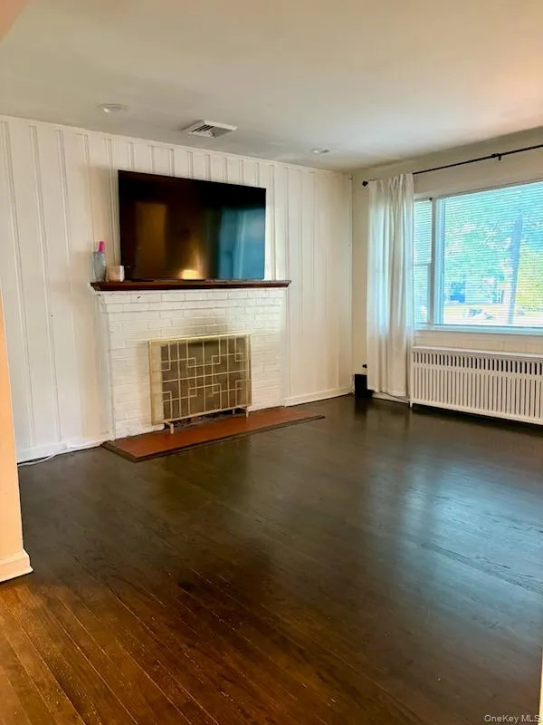 275 4th Avenue, Smithtown, NY, 2 Bedrooms Bedrooms, 5 Rooms Rooms,1 BathroomBathrooms,Residential Lease,For Rent,4th,0,1052684 275 4th Avenue, Smithtown, NY, 2 Bedrooms Bedrooms, 5 Rooms Rooms,1 BathroomBathrooms,Residential Lease,For Rent,4th,0,1052684