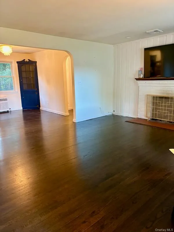 275 4th Avenue, Smithtown, NY, 2 Bedrooms Bedrooms, 5 Rooms Rooms,1 BathroomBathrooms,Residential Lease,For Rent,4th,0,1052684 275 4th Avenue, Smithtown, NY, 2 Bedrooms Bedrooms, 5 Rooms Rooms,1 BathroomBathrooms,Residential Lease,For Rent,4th,0,1052684