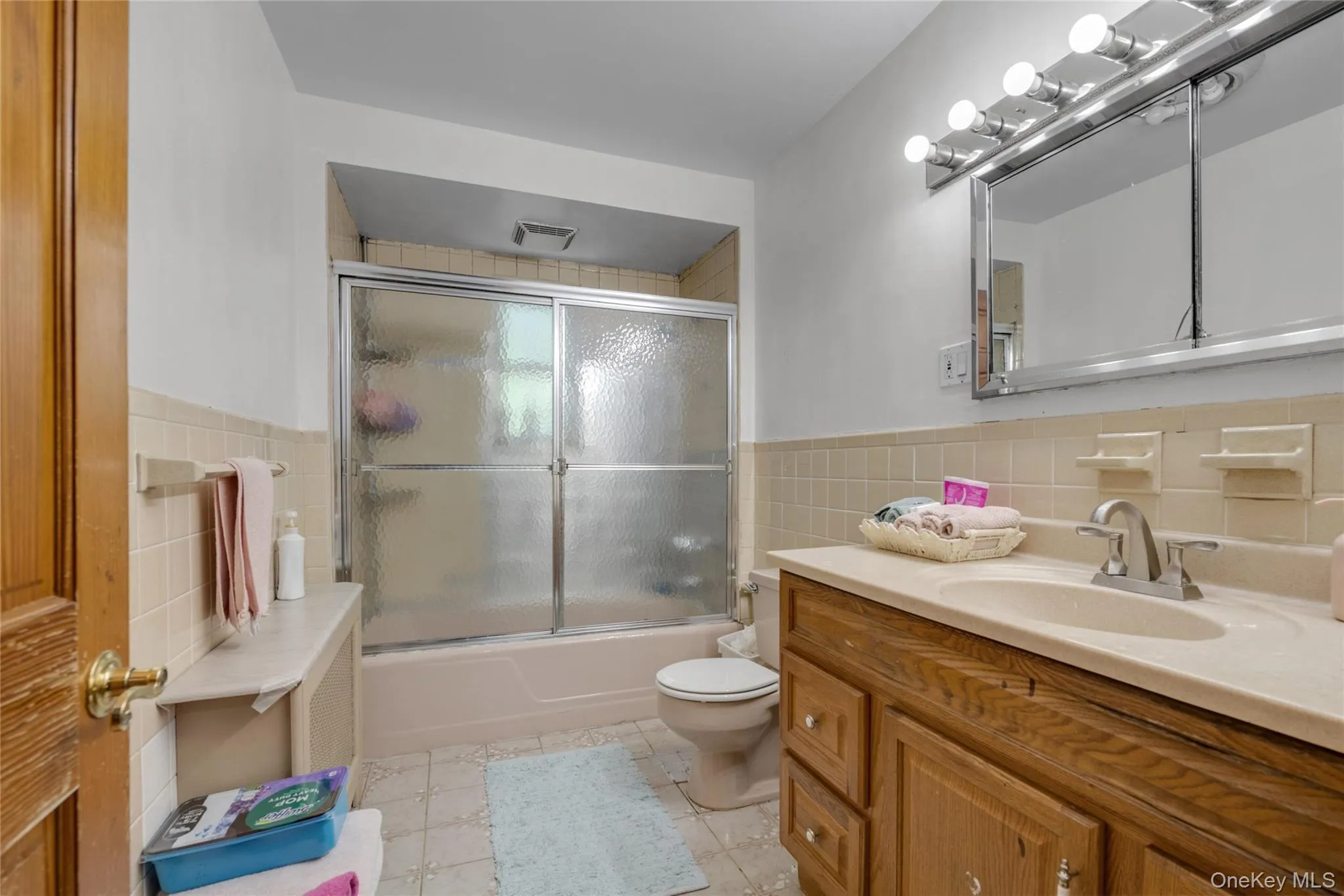 5037 64th Street, New York, NY, 3 Bedrooms Bedrooms, 7 Rooms Rooms,1 BathroomBathrooms,Residential,For Rent,64th,0,1052701 5037 64th Street, New York, NY, 3 Bedrooms Bedrooms, 7 Rooms Rooms,1 BathroomBathrooms,Residential,For Rent,64th,0,1052701