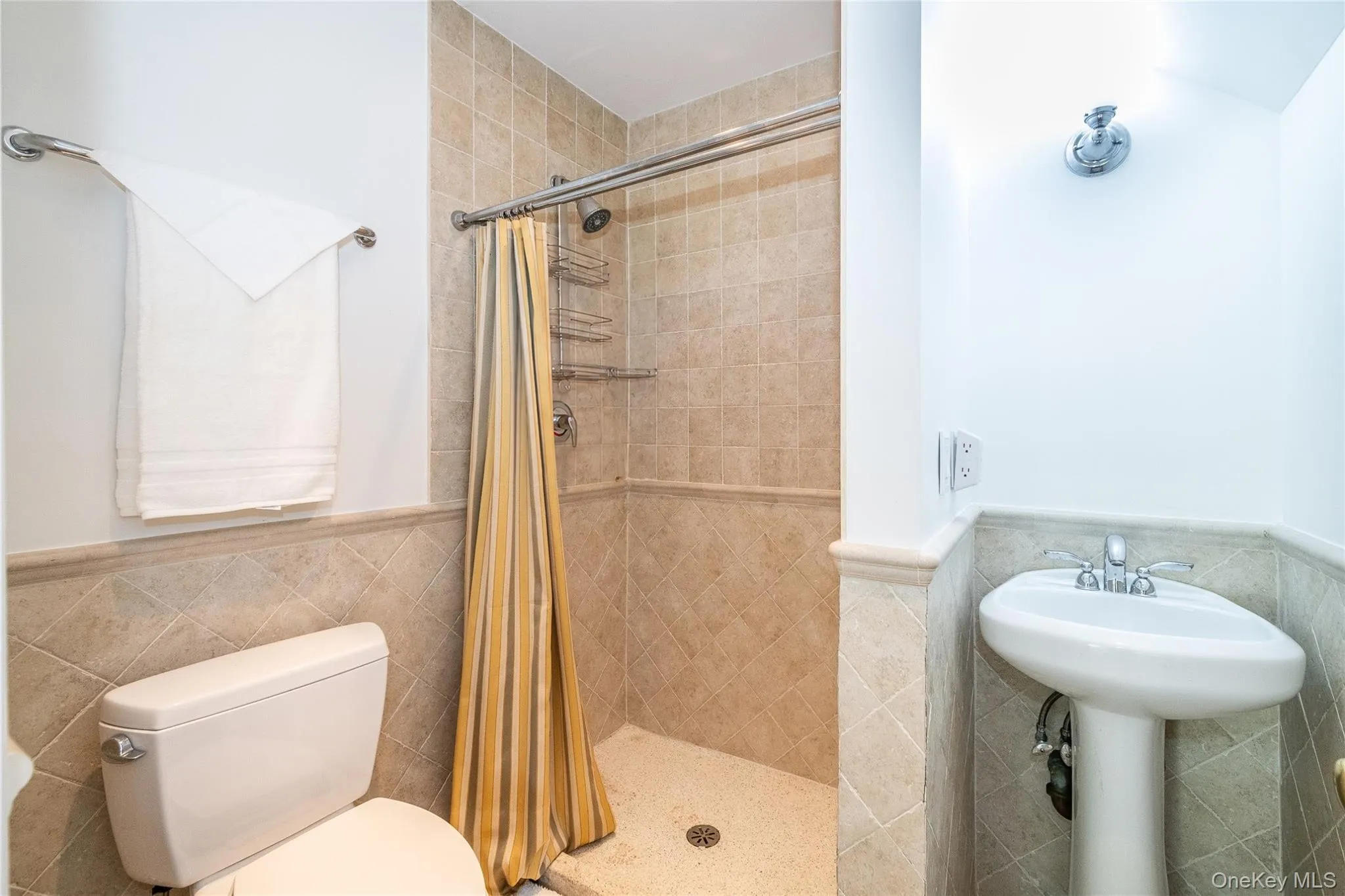 Pool House Bathroom 1st fl Pool House Bathroom 1st fl