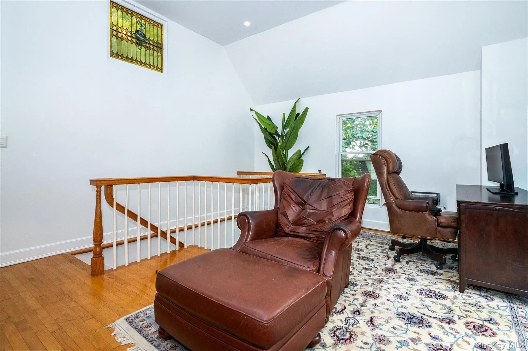 Upstairs multi use space in pool house. Upstairs multi use space in pool house.