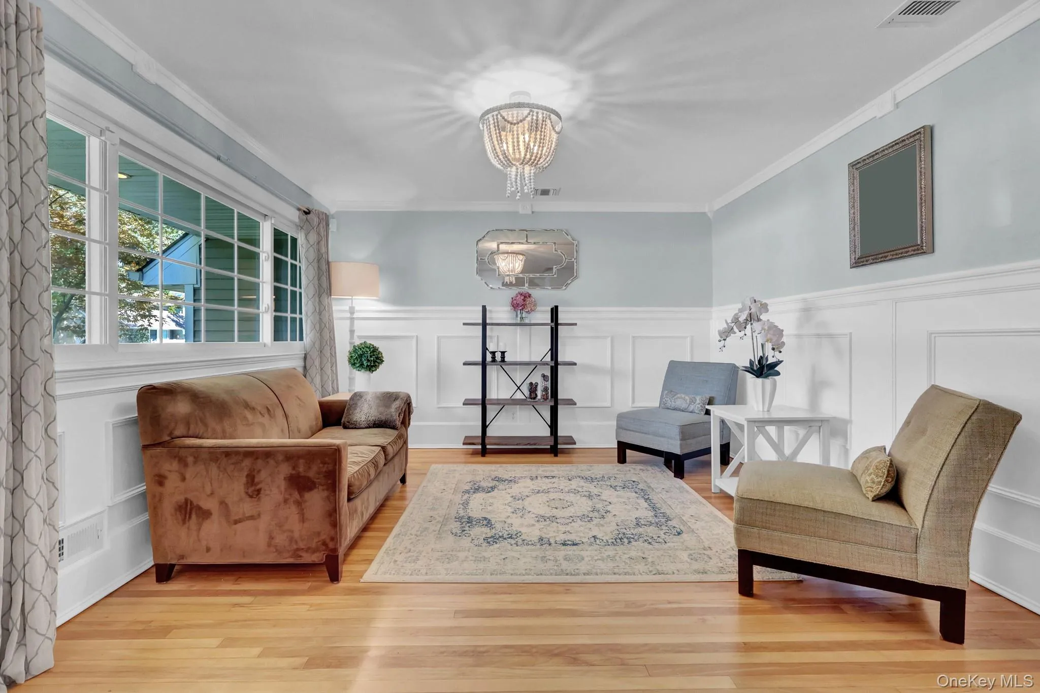 Hardwood floors, wall millwork. Bright and airy, open concept. Hardwood floors, wall millwork. Bright and airy, open concept.