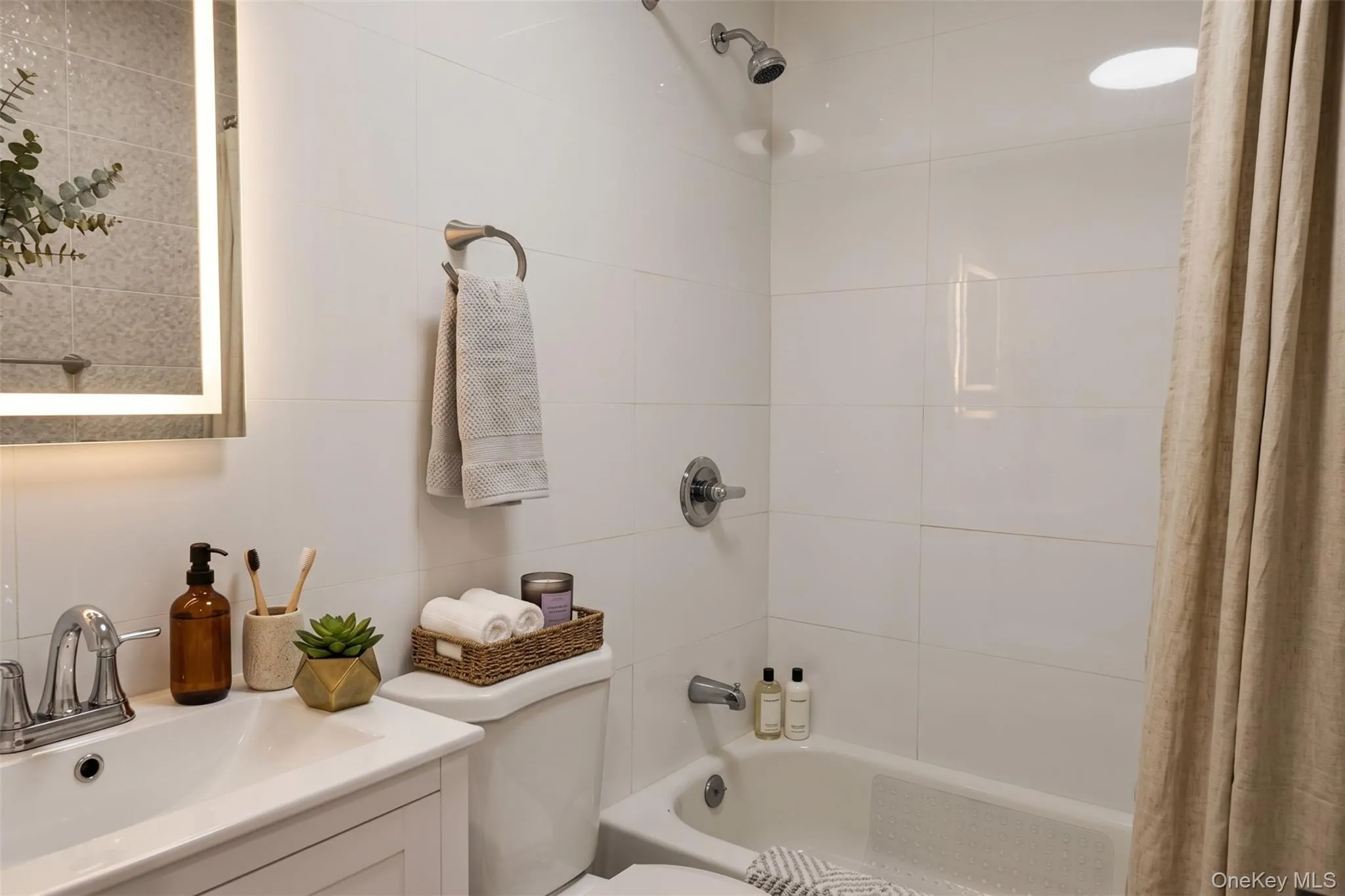 13930 Laurelton Parkway, New York, NY, 3 Bedrooms Bedrooms, 5 Rooms Rooms,1 BathroomBathrooms,Residential Lease,For Rent,Laurelton,0,1052740 13930 Laurelton Parkway, New York, NY, 3 Bedrooms Bedrooms, 5 Rooms Rooms,1 BathroomBathrooms,Residential Lease,For Rent,Laurelton,0,1052740