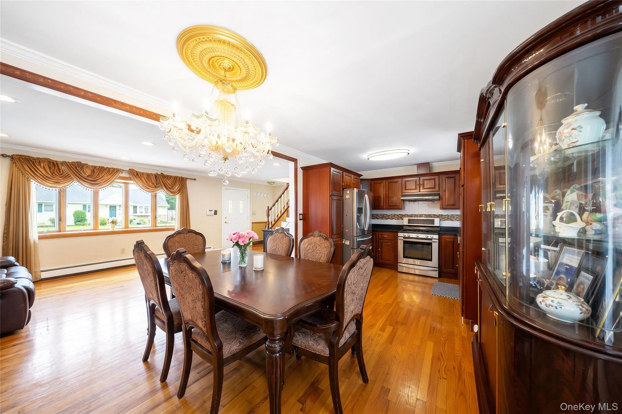 Hardwood flooring throughout, with a decorative ceiling medallion and crystal chandelier Hardwood flooring throughout, with a decorative ceiling medallion and crystal chandelier