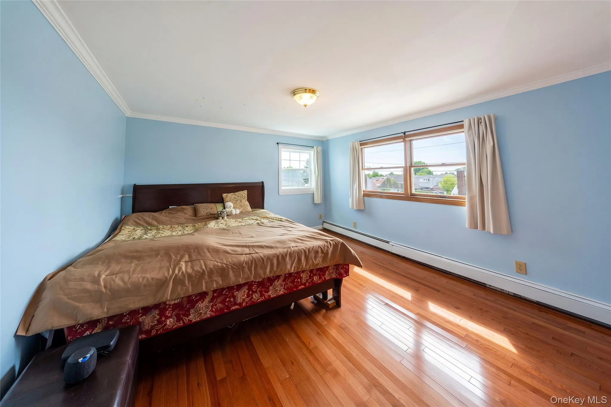 Hardwood flooring, crown molding, double windows, single window, baseboard heating Hardwood flooring, crown molding, double windows, single window, baseboard heating