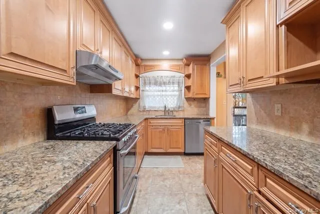 548 Bolton Avenue, New York, NY, 3 Bedrooms Bedrooms, 6 Rooms Rooms,2 BathroomsBathrooms,Residential,For Rent,Bolton,0,1052751 548 Bolton Avenue, New York, NY, 3 Bedrooms Bedrooms, 6 Rooms Rooms,2 BathroomsBathrooms,Residential,For Rent,Bolton,0,1052751