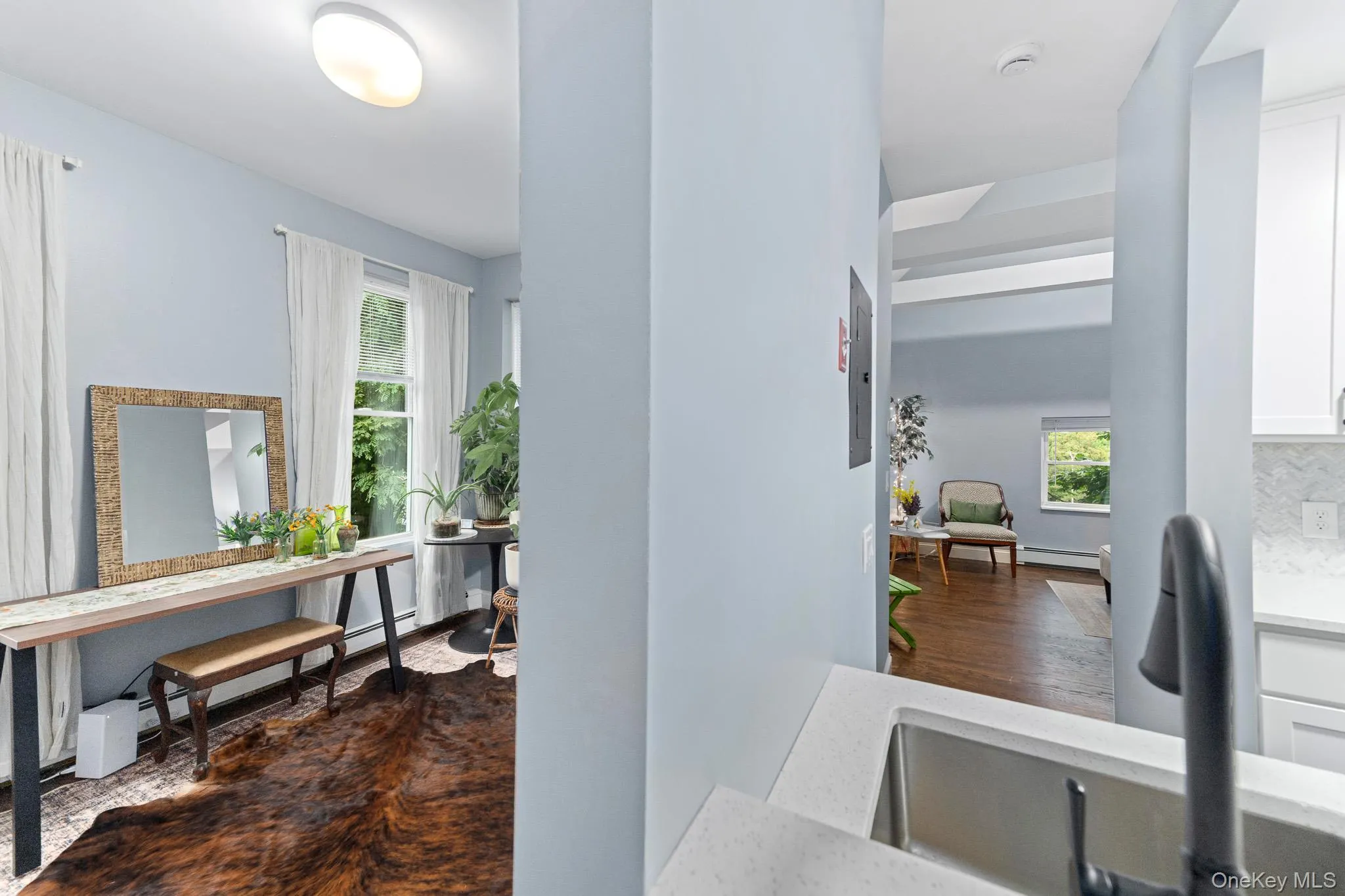Beautiful natural light throughout Beautiful natural light throughout